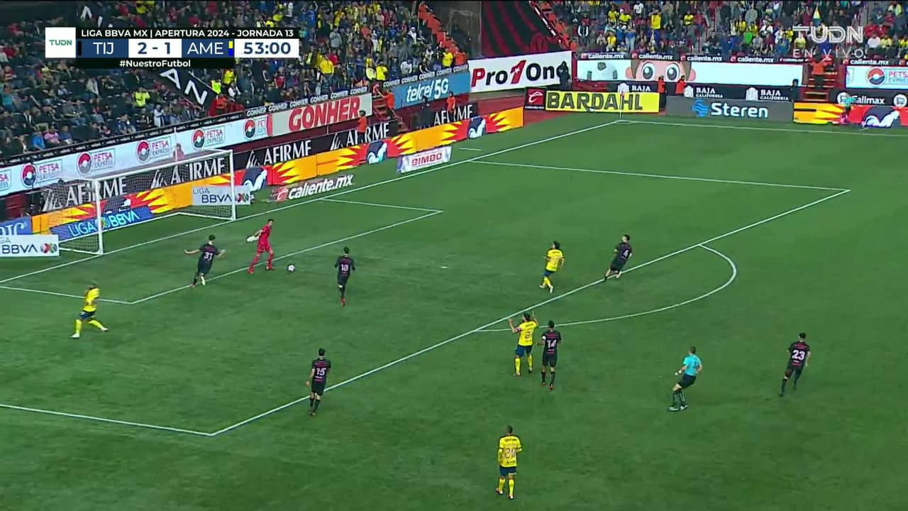 ¡TIRO ATAJADO! disparo por Rodrigo Aguirre.