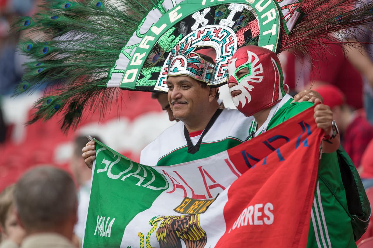 Los aficionados de Rusia y México encontraron las maneras más creativas de apoyar a sus respectivas selecciones. Te compartimos las mejores imágenes de lo visto en la Kazan Arena.