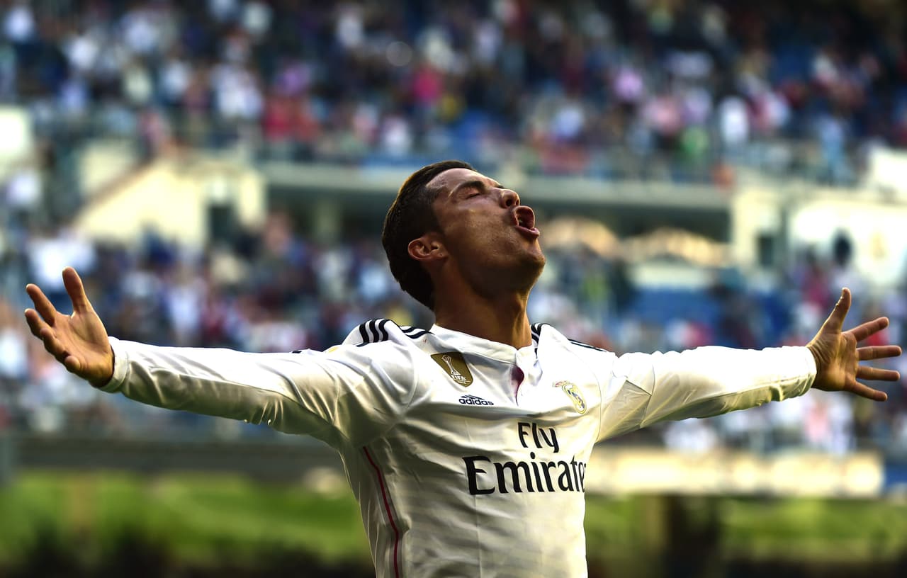 Cristiano Ronaldo mantuvo un nivel de rendimiento muy alto que le permitió imponerse como imparable goleador del equipo blanco y terminar destrozando varias marcas del club. CR7 ha conquistado el ‘Ballon d’Or’ en tres ocasiones: 2008, 2013 y 2014.