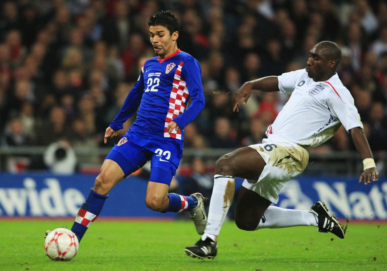 En el 2008, un joven goleador brasileño, nacionalizado croata, llamado Eduardo da Silva era pretendido por los grandes de Europa.