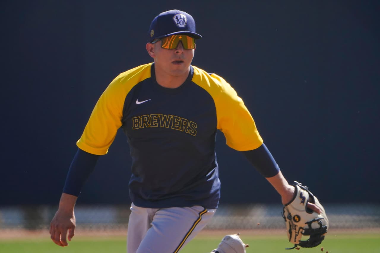 Luis Urías le pega home run a Clayton Kershaw con Milwaukee