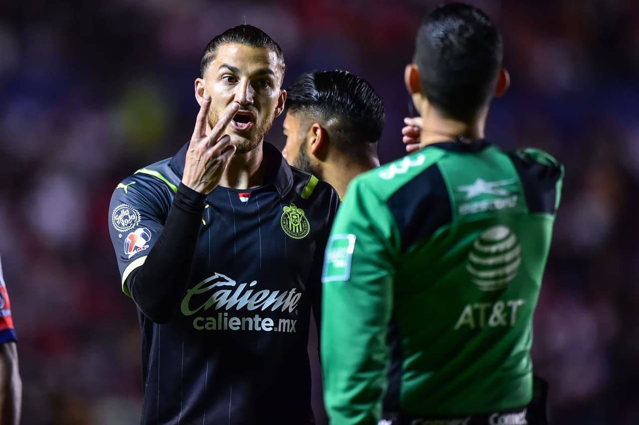 Leaño respira… Chivas tuvo una bravía reacción en el segundo tiempo y rescató el empate tras un inicio desastroso que Atlético de San Luis no supo sostener.