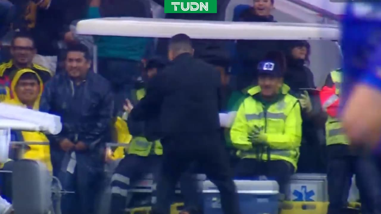 El efusivo festejo de Efraín Juárez tras el gol de Pumas
