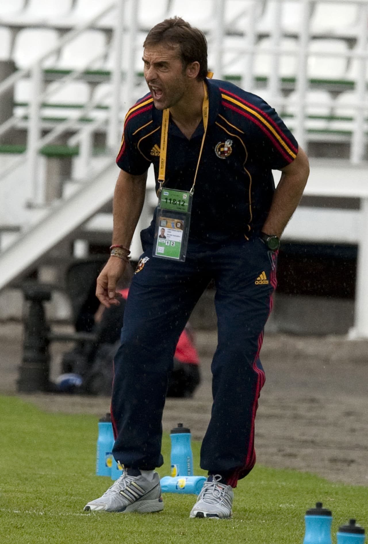 Lopetegui comenzó como entrenador de Rayo Vallecano (descendió a Segunda División) en 2003 y en 2006 estuvo en Real Madrid con el Castilla hasta 2008. Aún así, su brillo comenzó con España.