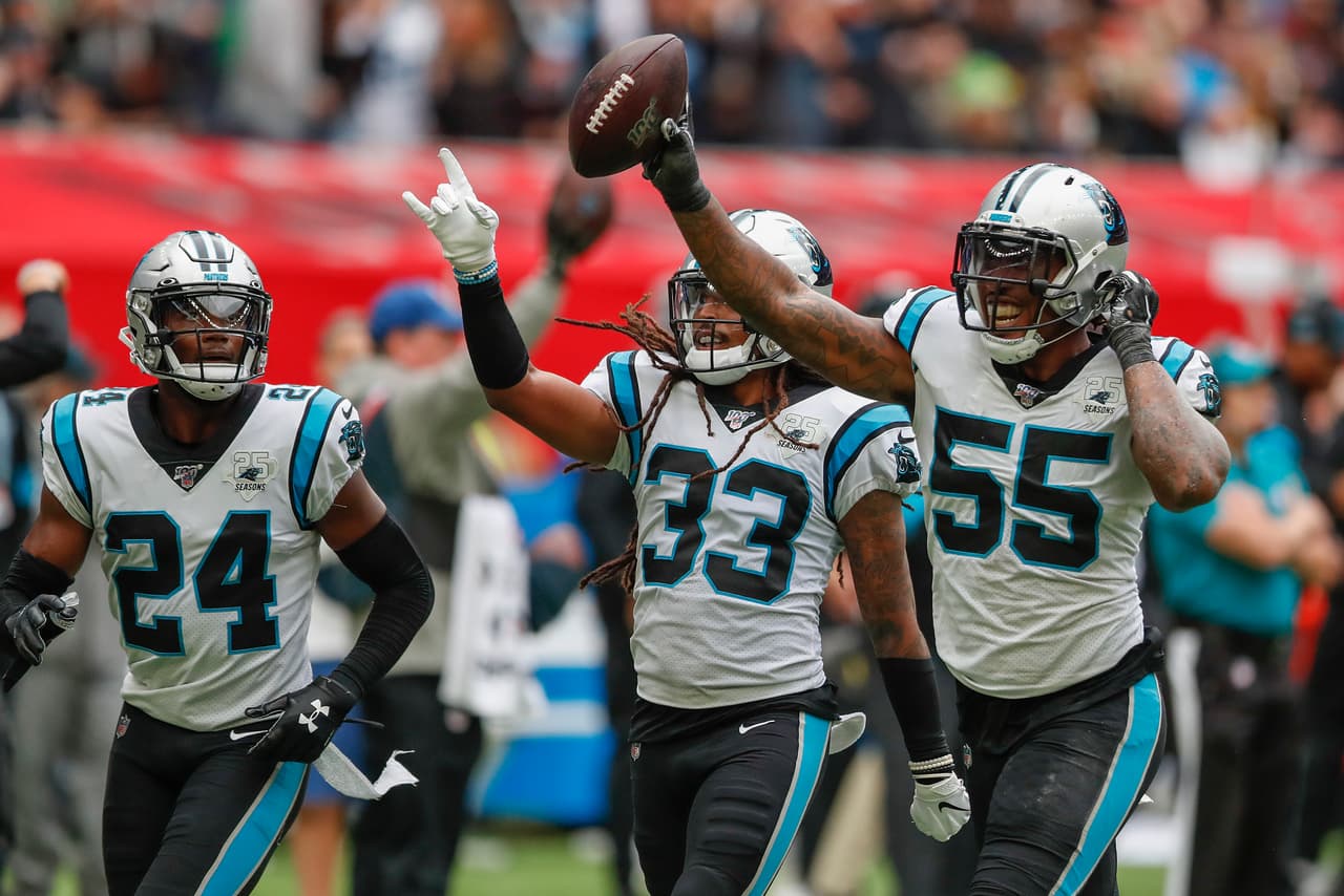 Bruce Irvin celebra.