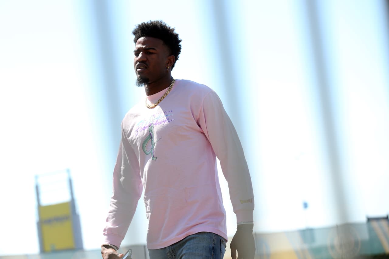 Los jugadores de Raptors y Warriors llegaron a Oracle Arena para la disputa del Juego 6 de las Finales NBA. Toronto busca destapar la champaña en patio ajeno y Golden State vivir un día más. Es el último partido NBA en la historia de Oracle Arena, en Oakland, ya que la temporada entrante el equipo se mudará al moderno Chase Center en San Francisco. Por ese motivo los aficionados acudieron a despedirse de la que ha sido su casa por más de cinco décadas.