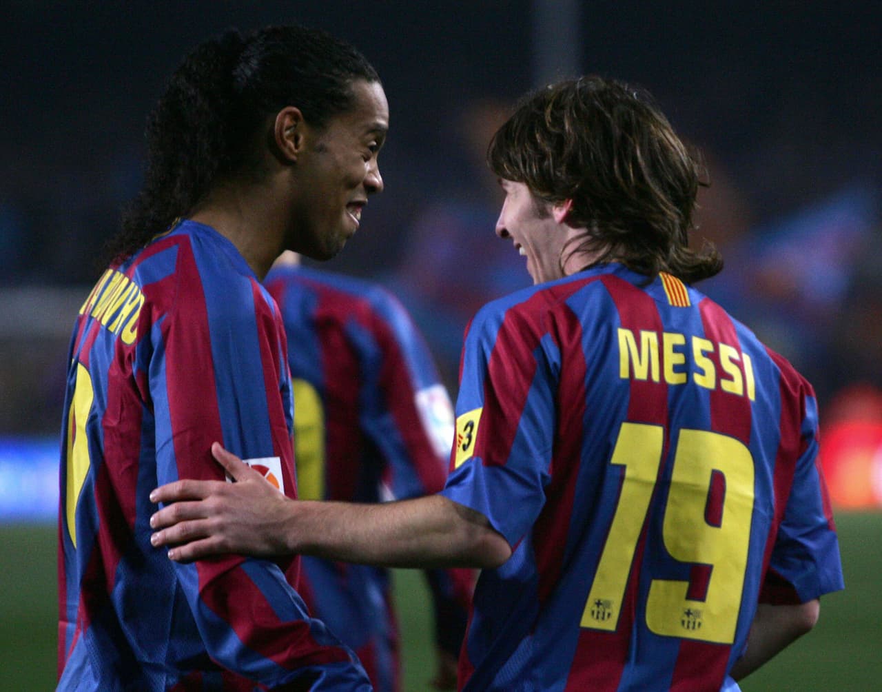 Ronaldinho reconoce mal momento de Messi, pero lo defiende