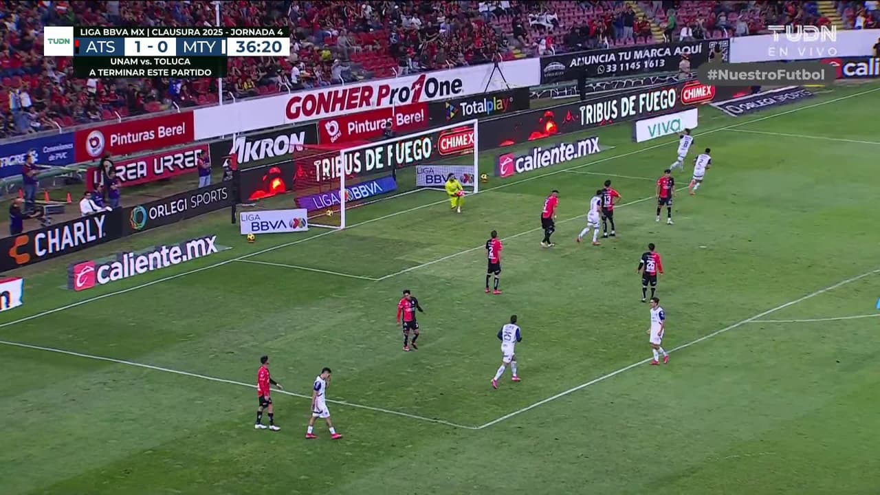 ¡GOOOL! Óliver Torres anota para Monterrey.