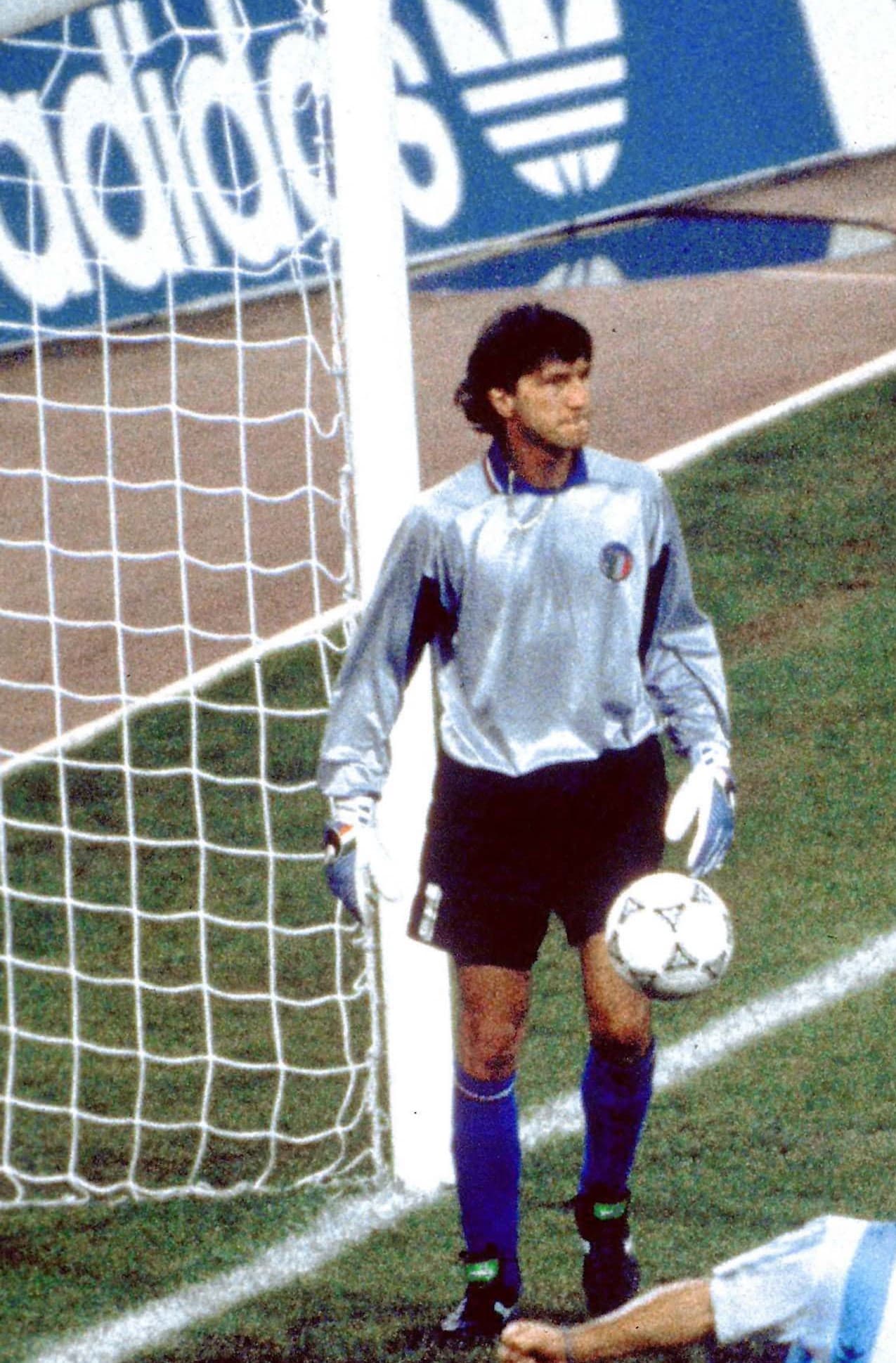 <b>13. Walter Zenga (Italia) - </b>No recibió gol en cinco partidos mundialistas.