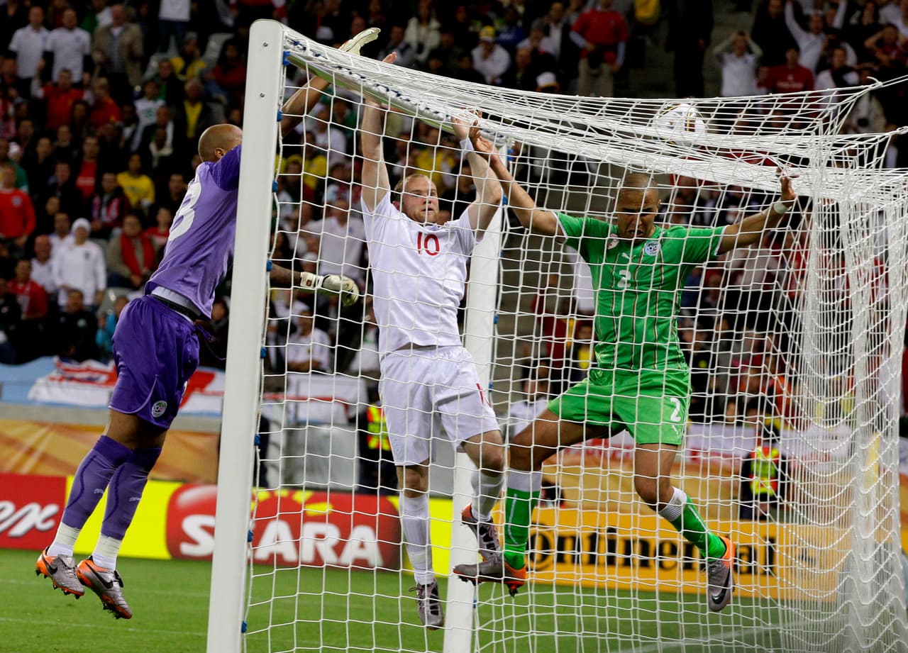 Inglaterra es un equipo de tradición futbolera y para Sudáfrica-2010 se esperaba que diera una buena exhibición de fútbol contra Argelia en la fase de grupos, pero lejos de eso se vio un partido opaco y sin goles, en el que el talento se esfumó.