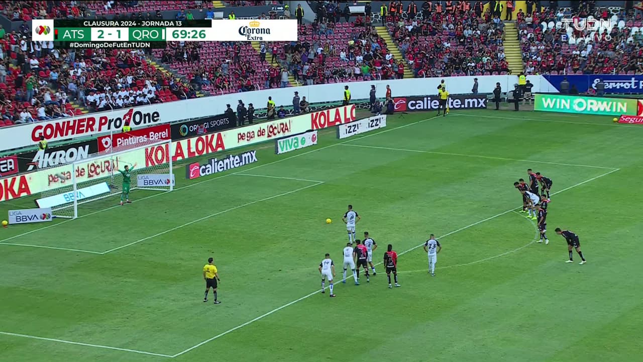 ¡GOOOL! Pablo Barrera anota para Querétaro.