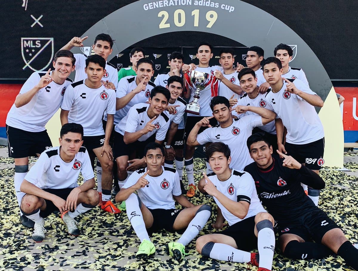 Yasser comienza a lograr éxitos deportivos como DT.