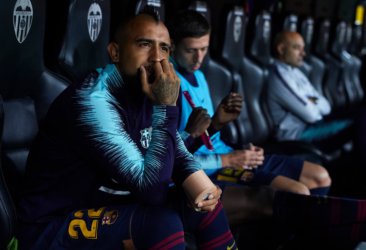 Arturo Vidal no está a gusto con su suplencia en el Barcelona y publica incendiarios mensajes