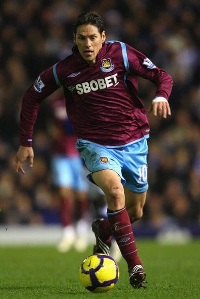 Guillermo Franco participa en el West Ham de Inglaterra, pero sus constantes lesiones no lo han dejado mostrarse.