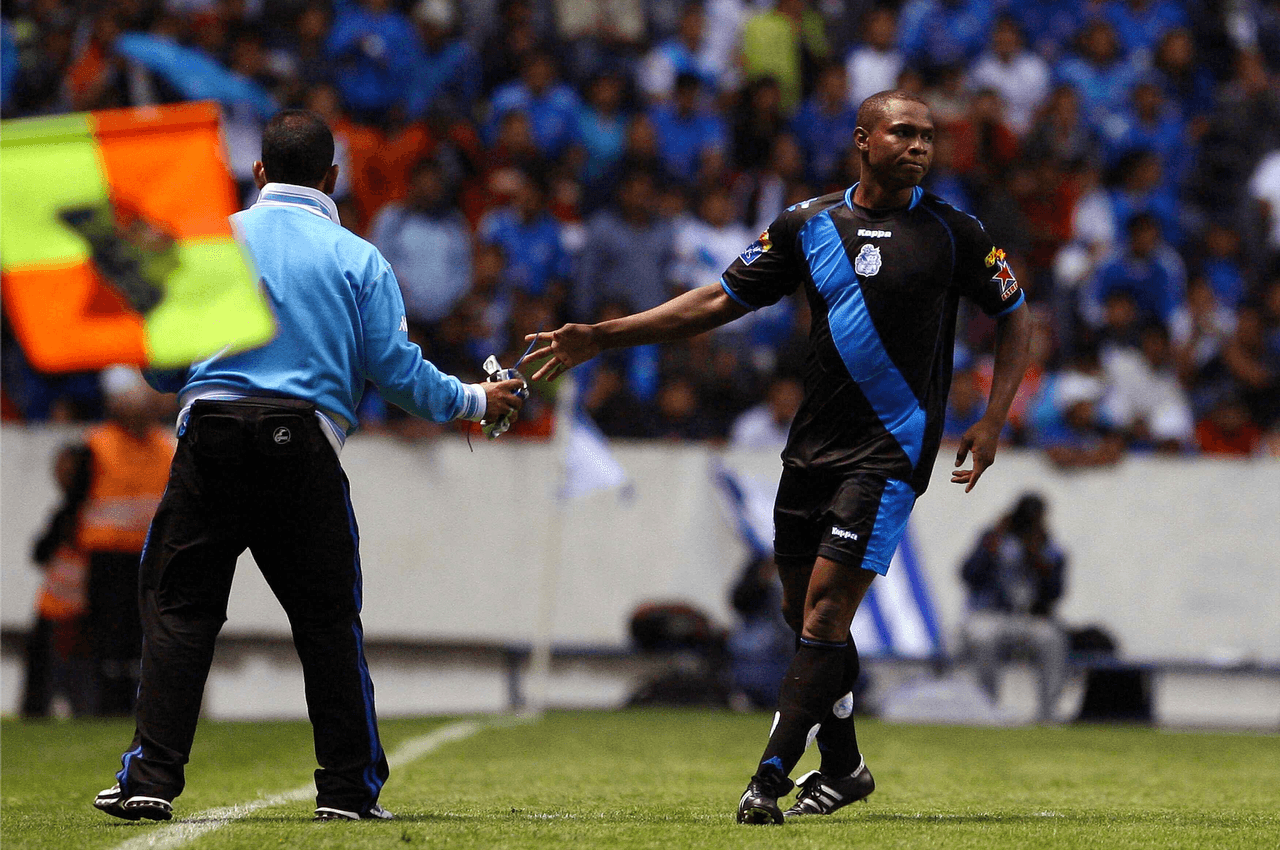 <b>Puebla 2-0 Cruz Azul | Liga MX | Fecha 15 | Clausura 2011</b>
<br>16/abril/2011 | Félix Borja (27') y Walter Jiménez (44') marcaron los dos goles de la victoria.