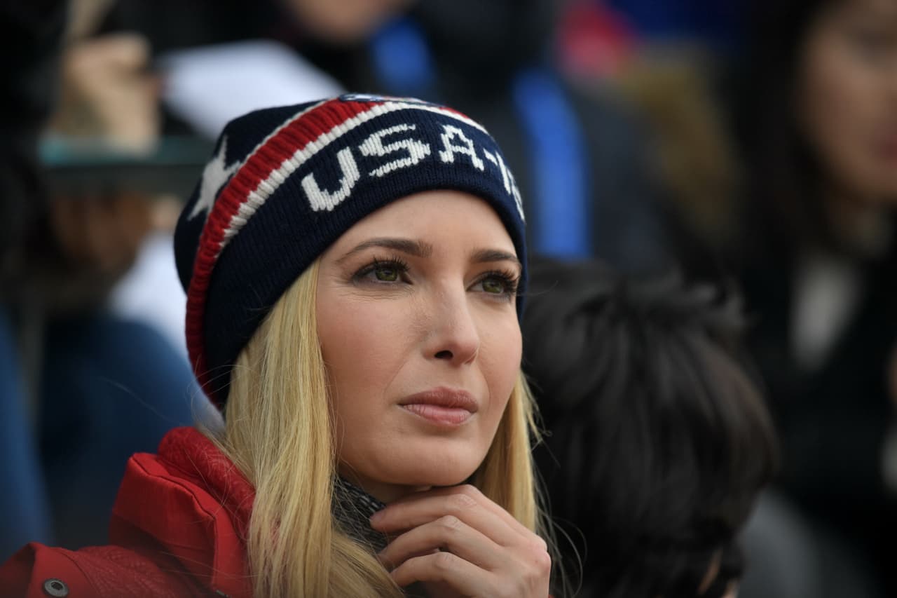 La hermosa Ivanka Trump, hija del presidente de Estados Unidos, Donald Trump, fue centro de atención en Pyeongchang 2018, donde brilló por su belleza y buen ánimo como espectadora y con los atletas.