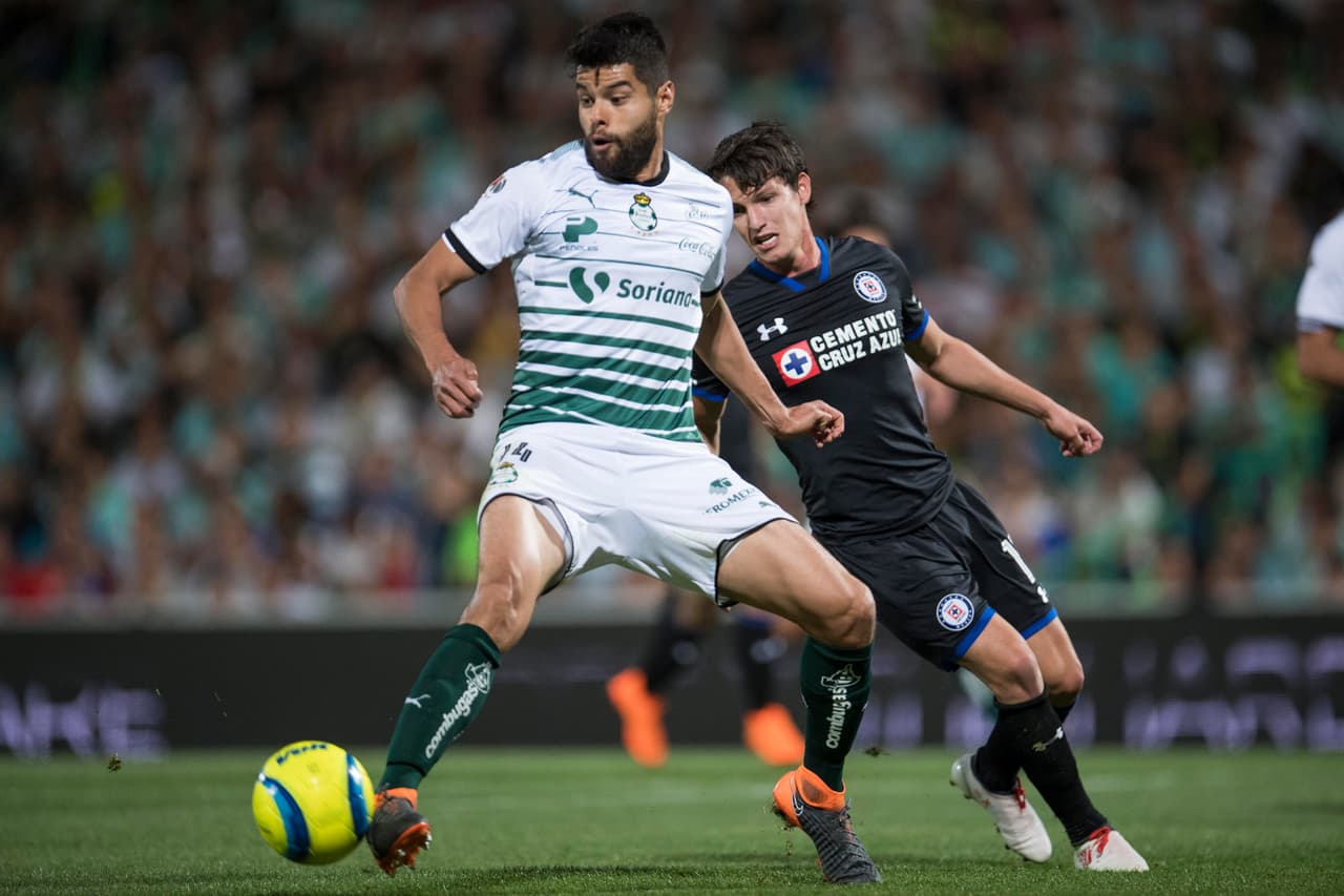 <b>Santos Laguna - Néstor Araujo </b>(México)