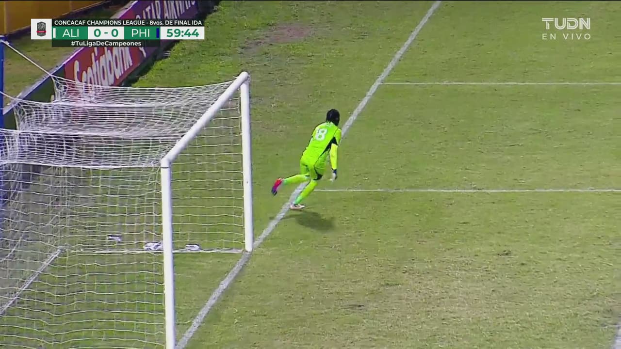 ¡Alianza responde! Andre Blake ataja el cañonazo de Portillo