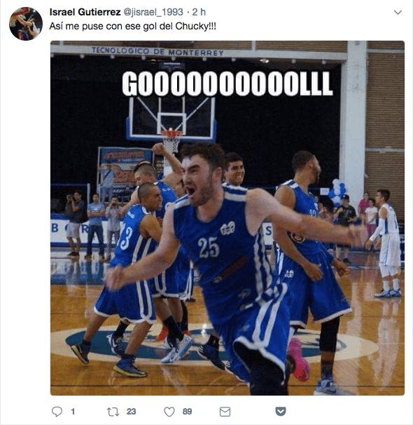 Israel Gutiérrez, jugador de la Selección Mexicana de Basquetbol, no pudo evitar sentirse contagiado por el júbilo mundialista con el Tri.