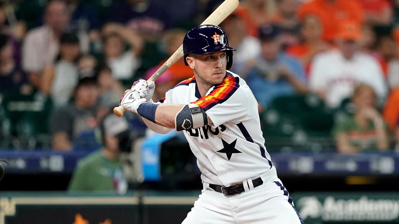En representación de los 
<b>Houston Astros </b>el tercera base 
<b>Alex Bregman</b> lleva 23 cuadrangulares en la presente temporada, 81 de por vida y su estacazo más largo en 2019 es de 440 pies. Sus probabilidades de ganarlo son de 12-1.