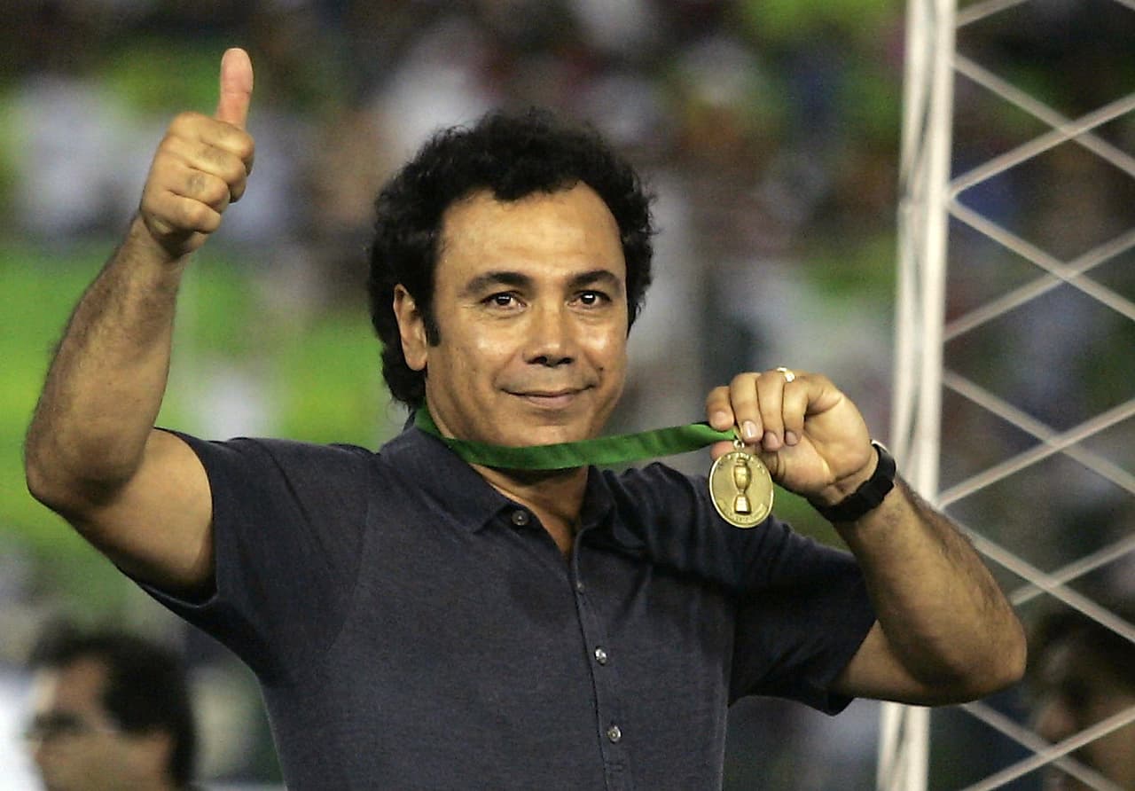 El mexicano Hugo Sánchez quiere llevar su espíritu ganador como director técnico de Real Madrid y ya presentó sus credenciales y razones para postularse como candidato.