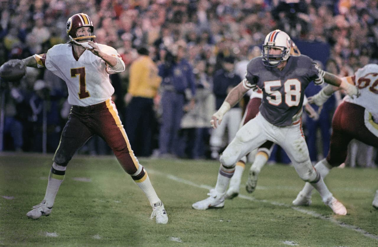 Super Bowl XVII (Miami Dolphins 17-27 Washington Redskins) | El juego se disputó en el Rose Bowl, en Pasadena ante 103,667 fans. MVP: John Riggins (RB Washington). Teleaudiencia de 81.7 millones.