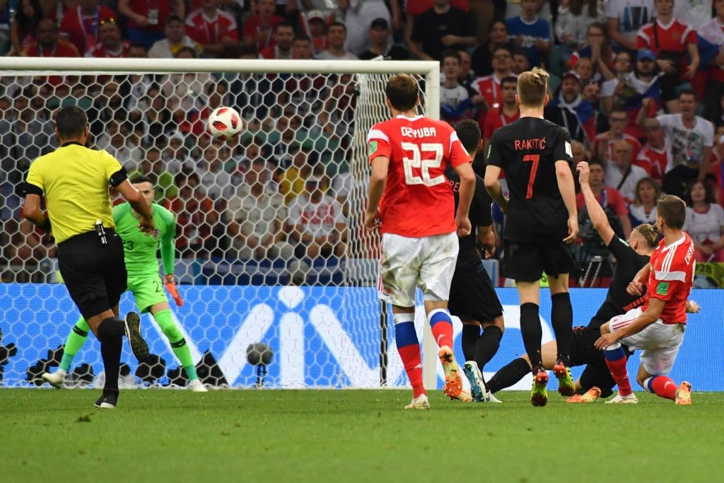 El disparo de Cheryshev no solo llevaba buena potencia sino colocación y efecto, lo cual lo hizo inalcanzable para Subasic quien por más que se estiró, fue en vano. Rusia 1-0 Croacia.