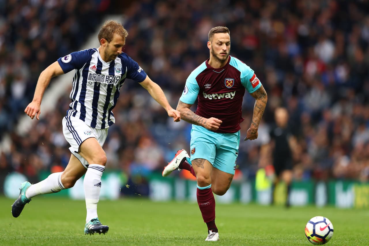 Quien lo reemplazó fue Arnautovic, uno de los refuerzos de lujo del equipo londinense para esta temporada, que regresaba a este juego tras la expulsión ante Southampton.