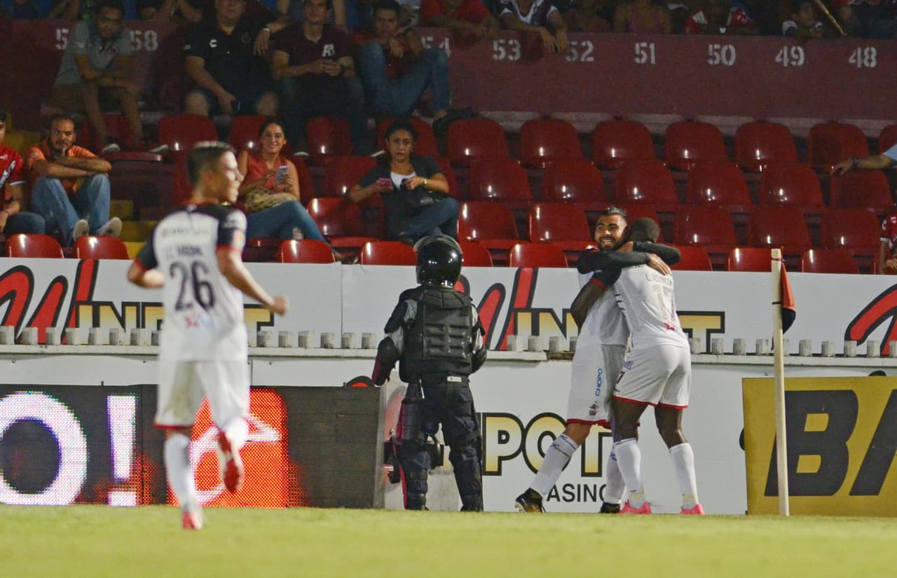 Un solitario gol de Amaury Escoto fue suficiente para que los dirigidos por Rafael Puente regresaran a la senda del triunfo, esa que los tuvo como líderes en el inicio del campeonato.