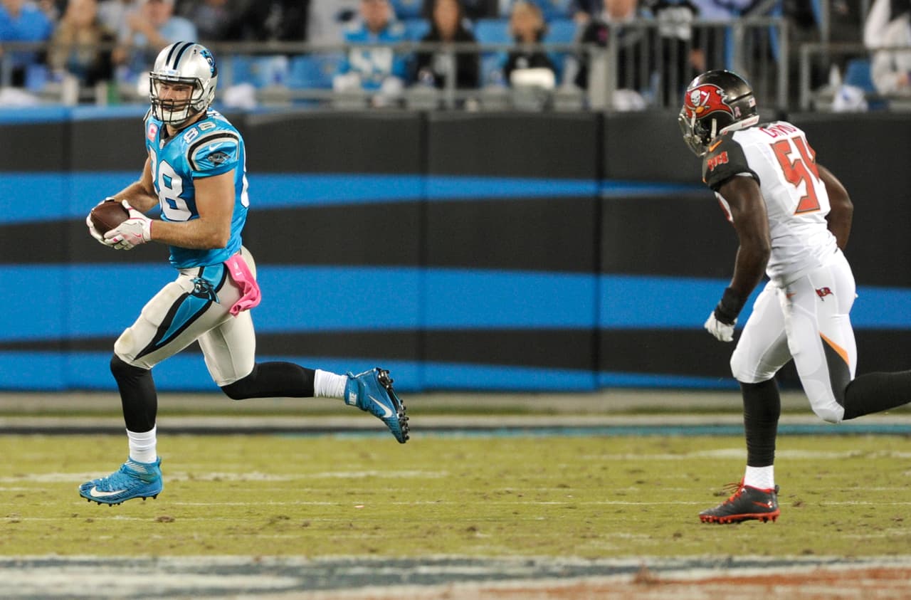 Carolina Panthers' Greg Olsen (88) runs after a catch as Tampa Bay Buccaneers' Lavonte David (54) defends in the second half of an NFL football game in Charlotte, N.C., Monday, Oct. 10, 2016. (AP Photo/Mike McCarn)