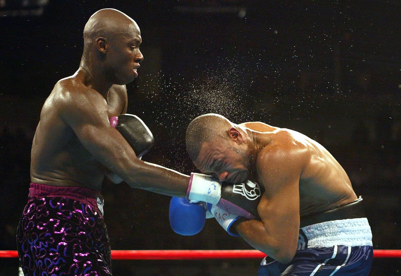 Para expertos y fanáticos, la primera pelea de la trilogía con Antonio Tarver fue la victoria más trabajada en la carrera de Roy Jones Jr. en su apogeo, luego de llevarse la velada con una decisión mayoritaria.