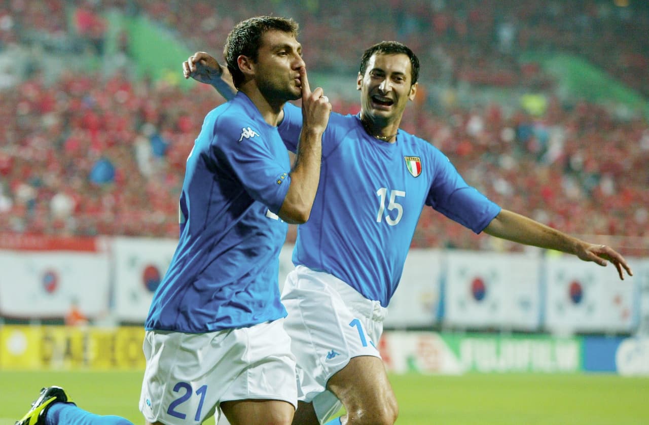 Al minuto 18, Cristian Vieri anotó el gol de la ventaja para los italianos y silenciaba a toda la afición local.