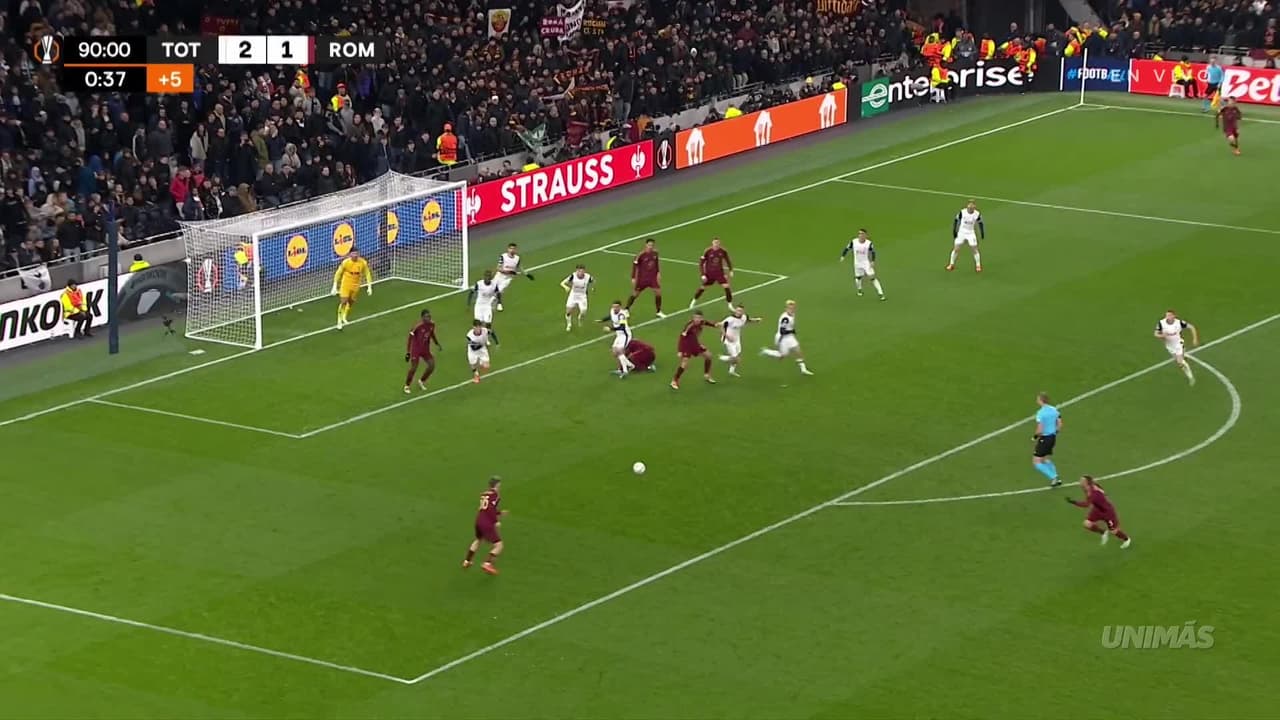 ¡Sobre el final lo empata la Roma! Hummels manda a guardar el balón