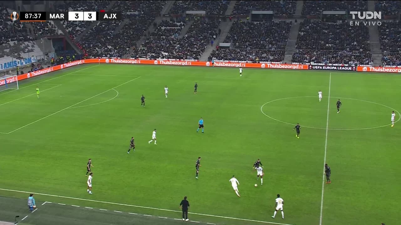 ¡TIRO ATAJADO! disparo por Vítinha.