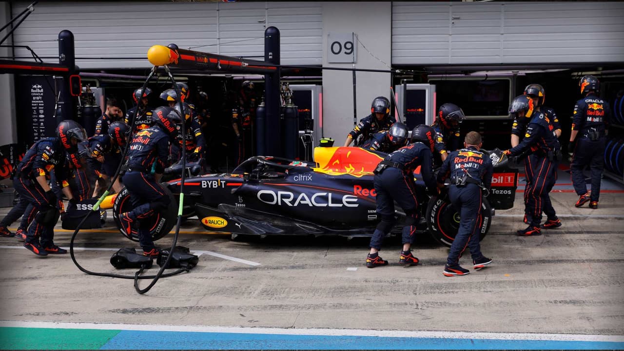 Checo Pérez abandona el Gran Premio de Austria