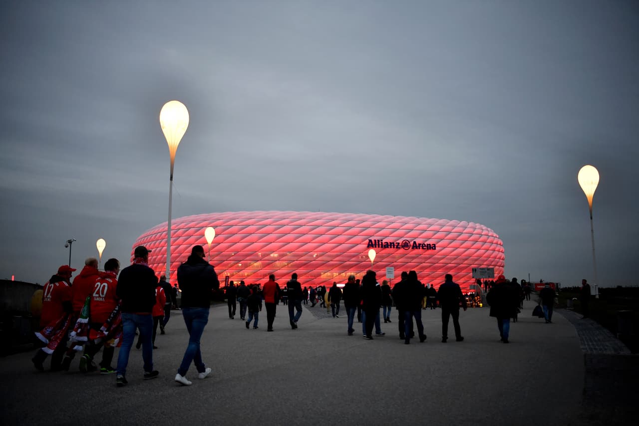 Si bien el cielo estaba nublado, no fue problema para que más de 70 mil espectadores a este compromiso de Champions.