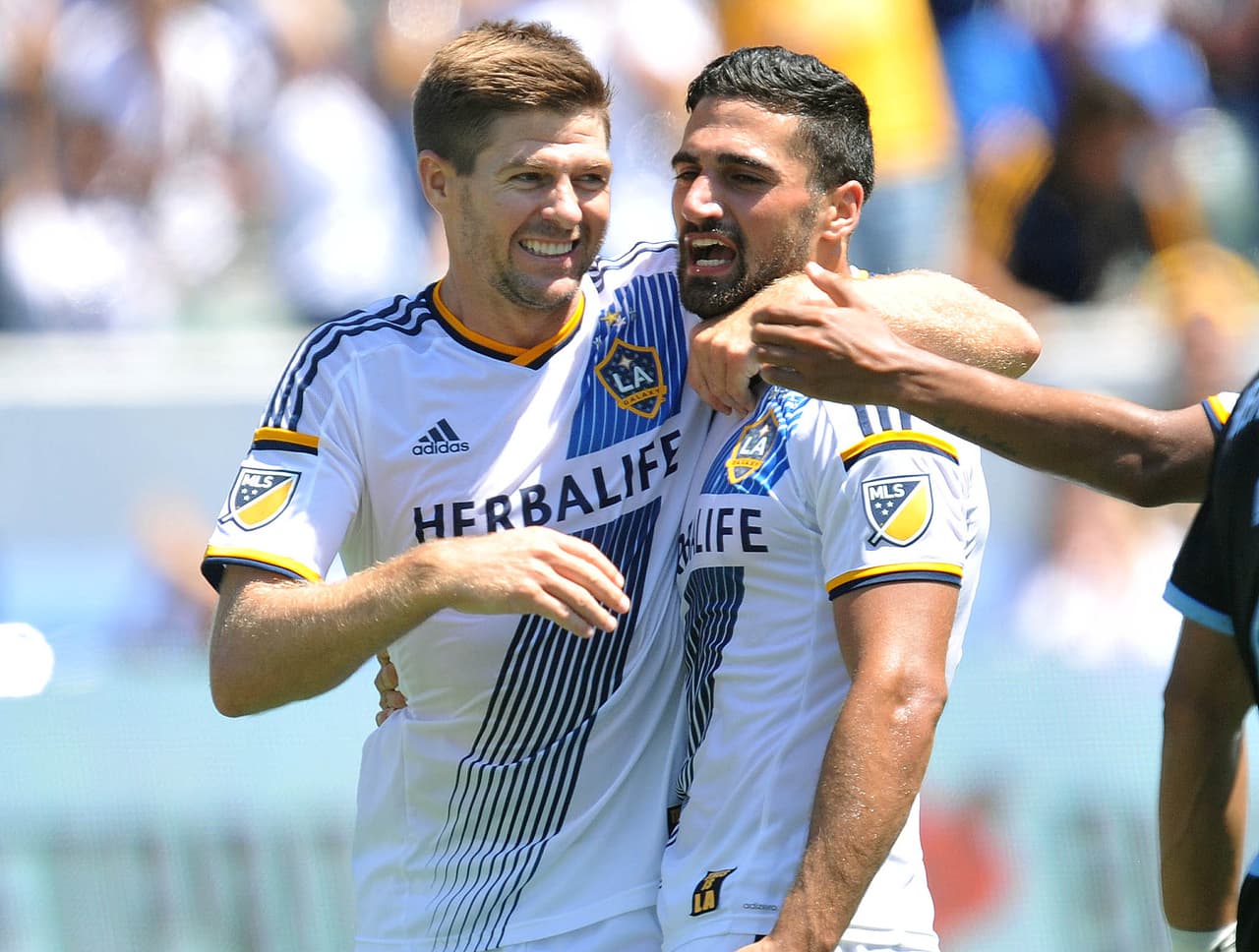 LLegó al LA Galaxy en 2015, y se ha convertido en una de las estrellas del equipo jugando un total de 26 partidos y marcando 7 goles.