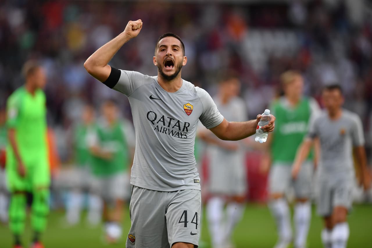 Kostas Manolas, de la Roma, podría estar de salida pero quedarse en la Serie A ya que el A.C. Milan lo busca. Además, se dice que entraría en un canje con la Juventus.