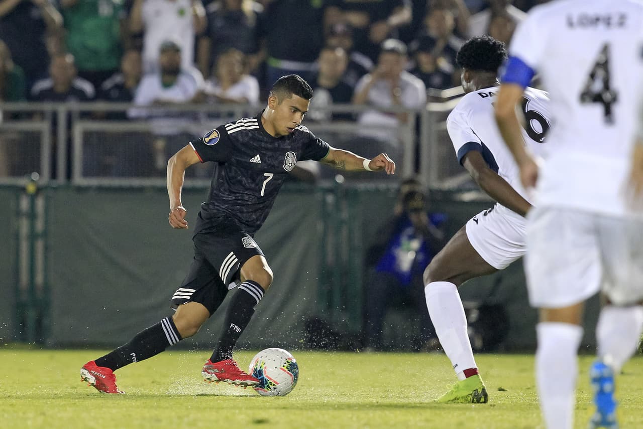 Mediocampista: Orbelín Pineda (México) - 8.4 millones de dólares.