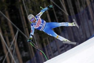 Esquiador lleva al extremo su descenso