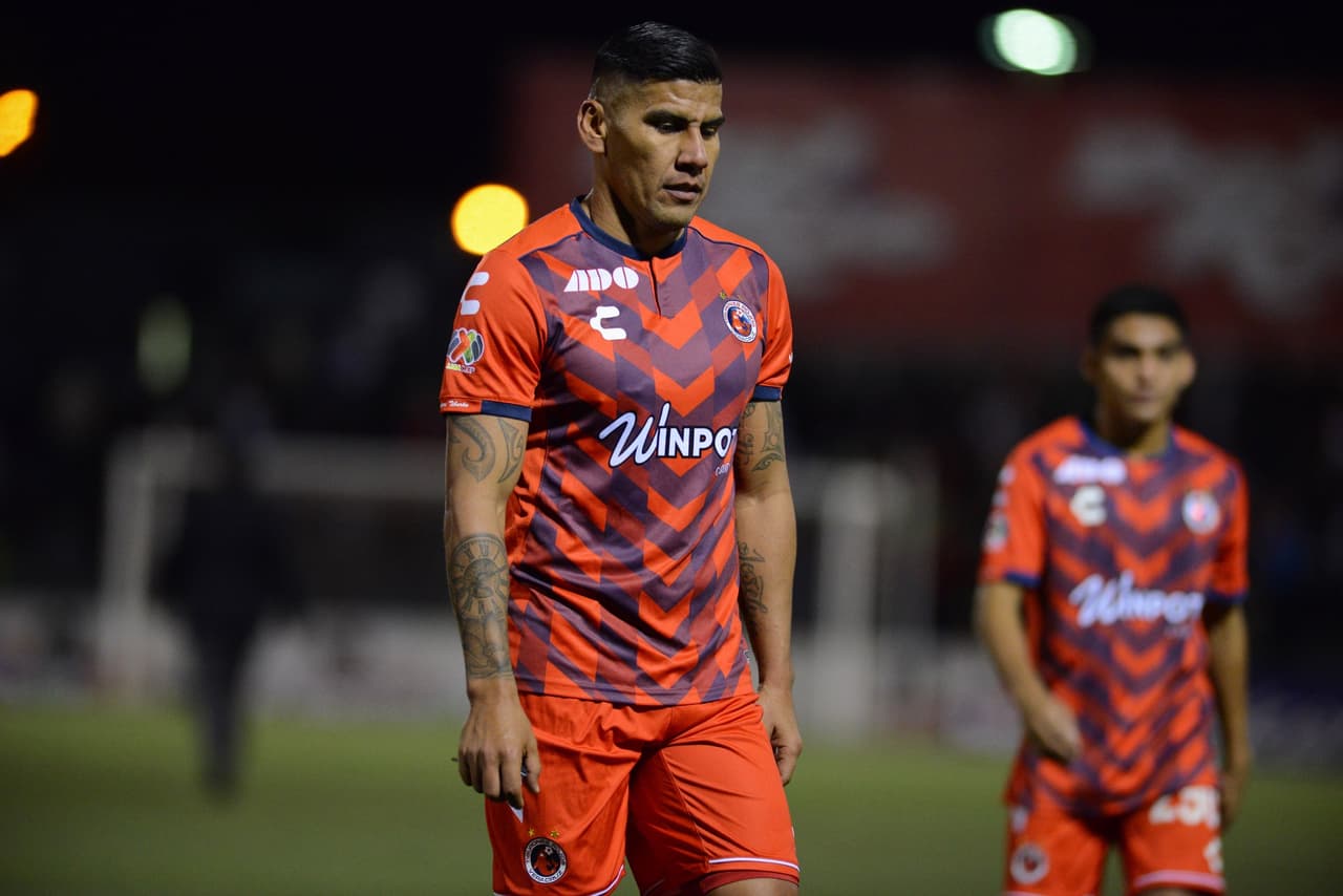 Carlos Salcido marcó el gol del empate para los Tiburones Rojos a los 23 minutos para apaciguar a los Bravos.