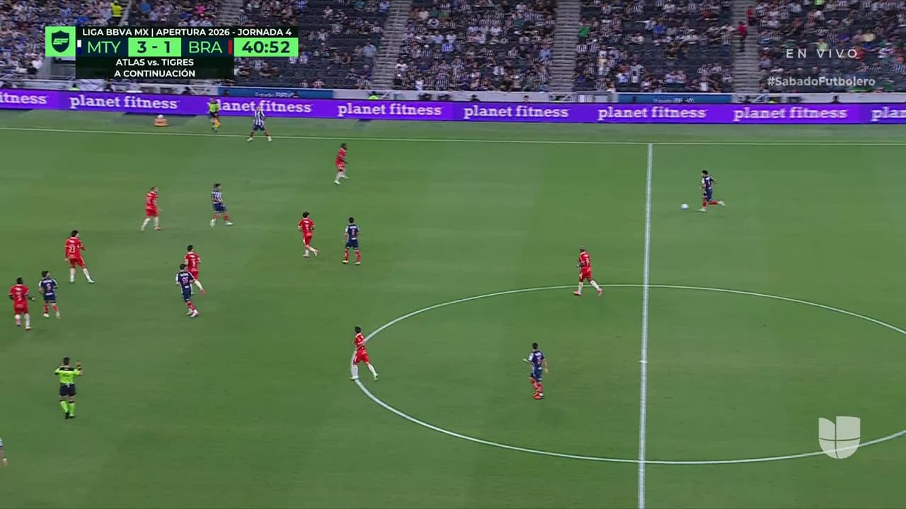 ¡TIRO ATAJADO! disparo por Diego Rossi.