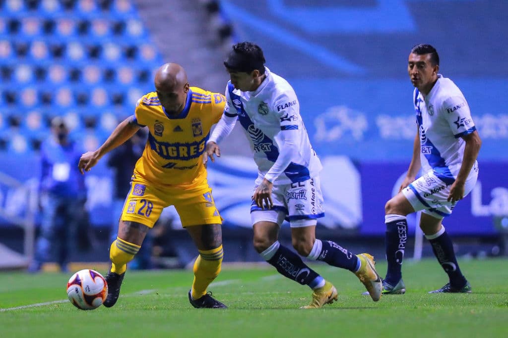 Gignac abrió el marcador desde los once pasos a los 11’ de juego. Ormeño (23’) se encargó de emparejar los cartones. Tigres y Puebla llegaron a 12 y 16 unidades, respectivamente. En la J11, Puebla recibirá al Atlas y tigres recibirá a Mazatlán.