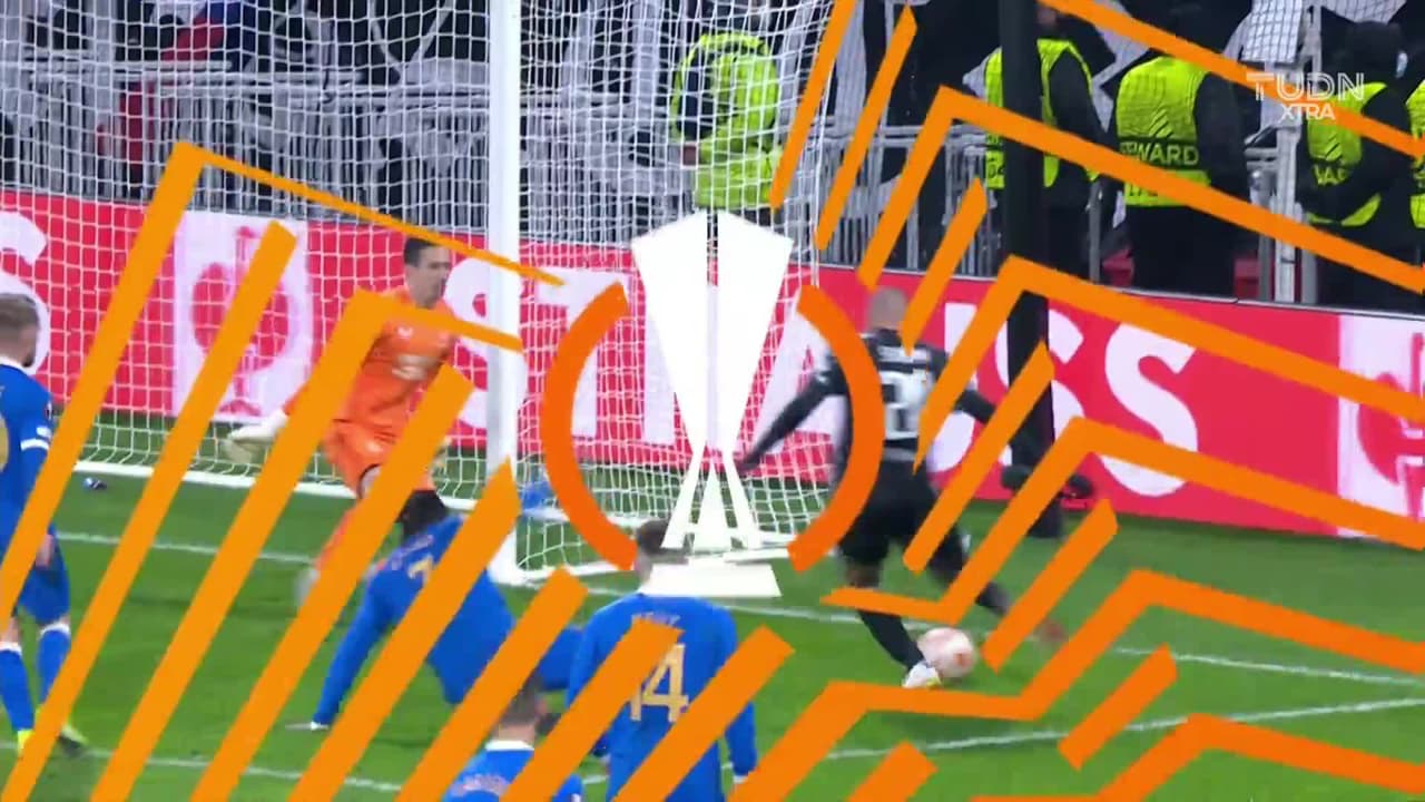 ¡TIRO ATAJADO! disparo por Islam Slimani.