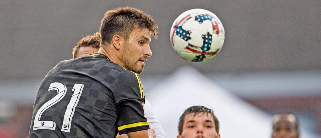 Alex Crognale debutaba y de inmediato impresionó. Gran trabajo del estadounidense