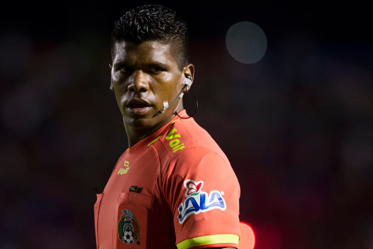 Árbitro que acusó de racismo a la FMF vuelve pitar en Primera