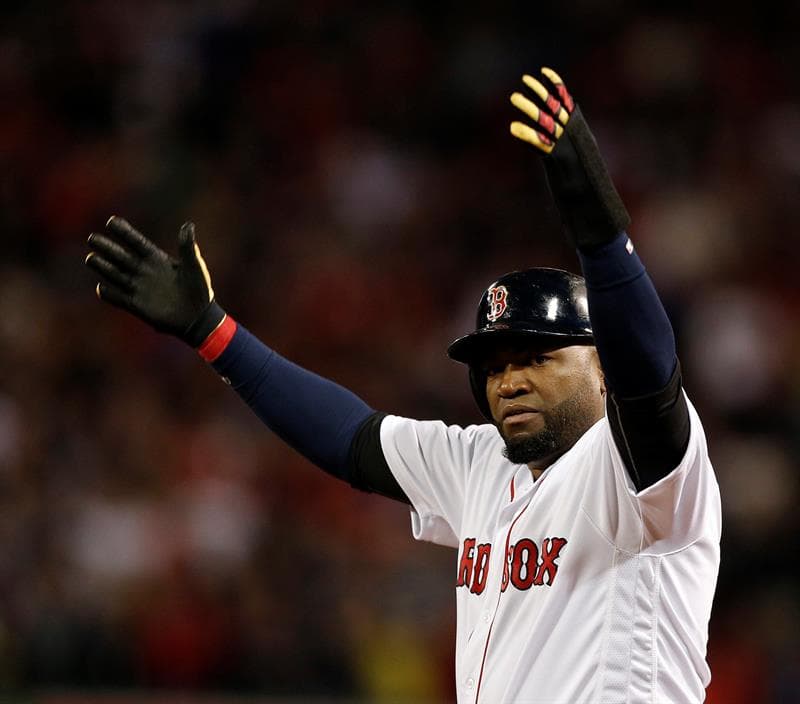 Líder en su cancha, Ortiz empezó a pedir el ánimo del público en el Fenway Park en Boston, cuando los Medias Rojas estaban abajo.