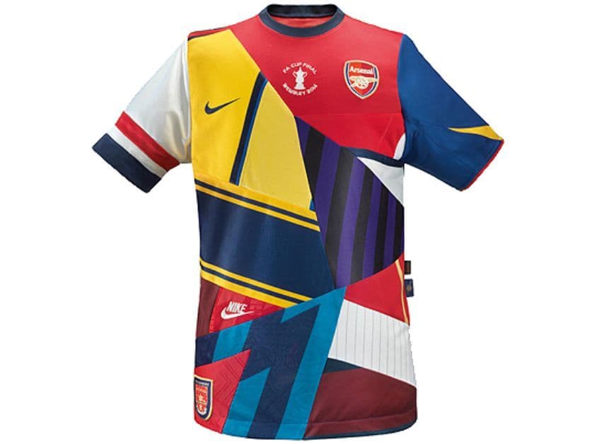 Al finalizar el contrato entre el Arsenal y la marca estadounidense, se fabricó esta playera de edición limitada para conmemorar las 20 temporadas que pasaron juntos.