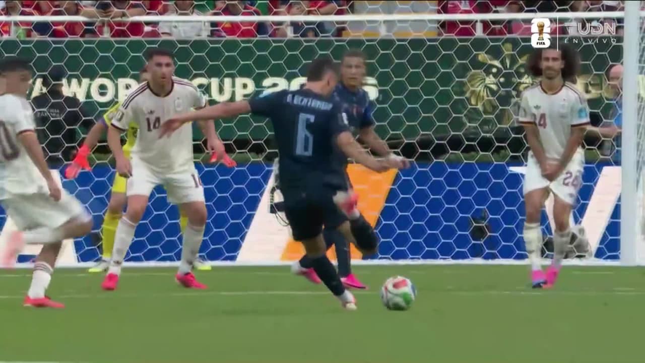 ¡Rodrigo Bentancur se queda a nada de hacerle el gol del Mundial a España!