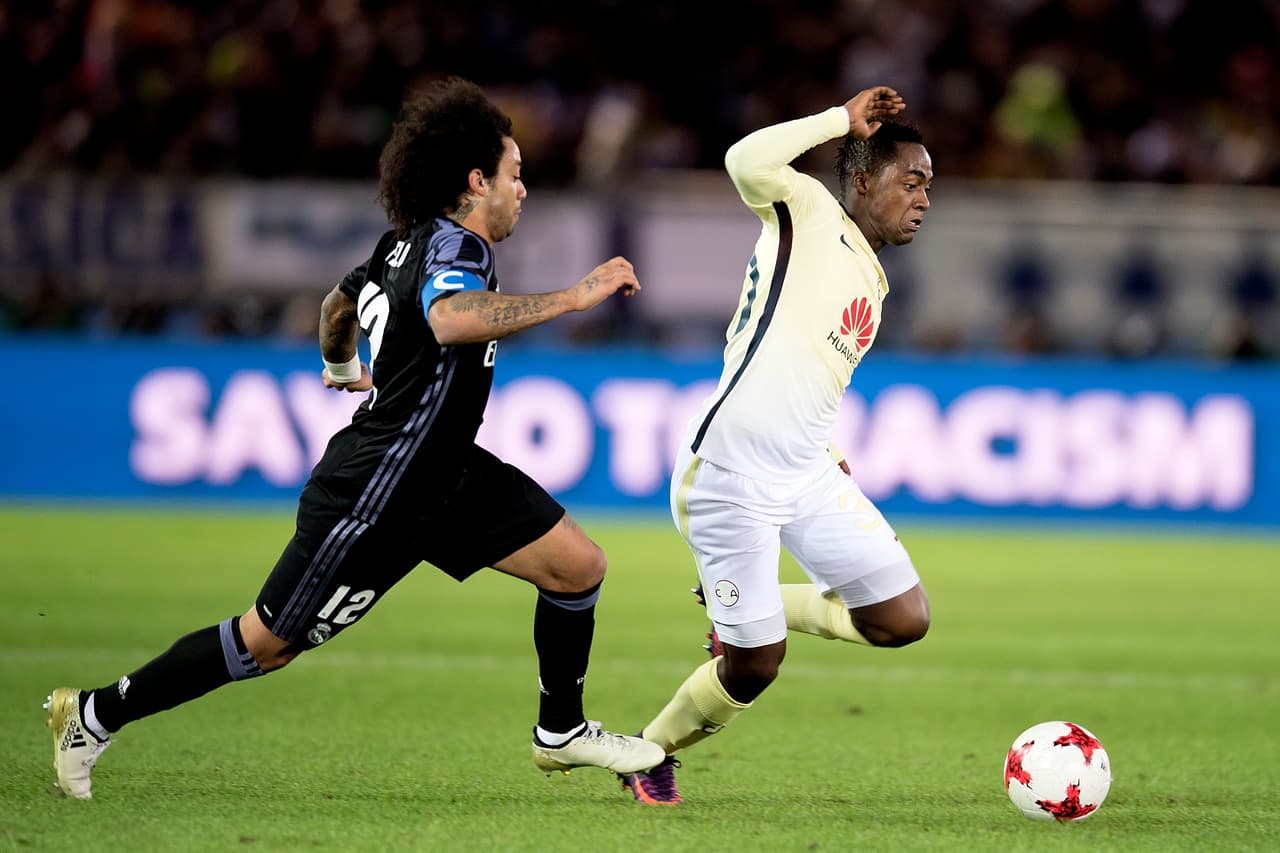 Pese a la postura defensiva, América sería el primero en generar algo de peligro en una escapada de Renato Ibarra.